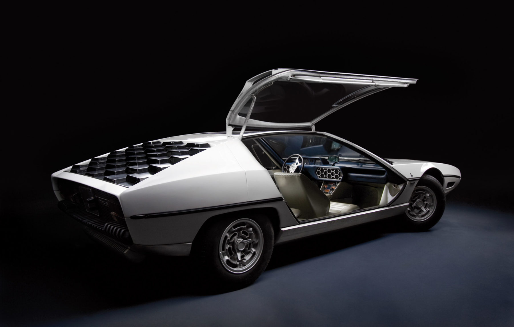 https://bertone.it/wp-content/uploads/2022/12/LAMBORGHINI_MARZAL_02-1-scaled.jpg